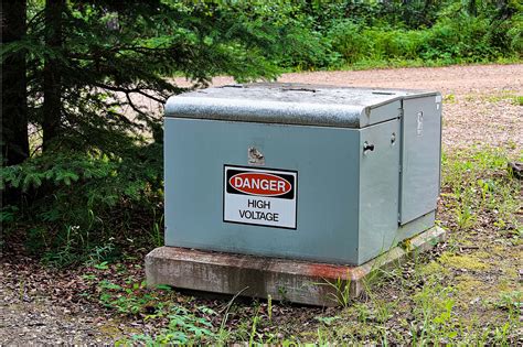 what is the green covered metal box on lawns|green box in front of house.